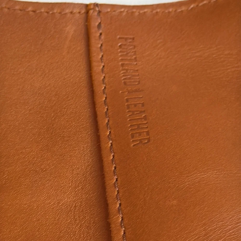 Portland Leather Small Kangaroo Shoulder Bag - Picture 7 of 15